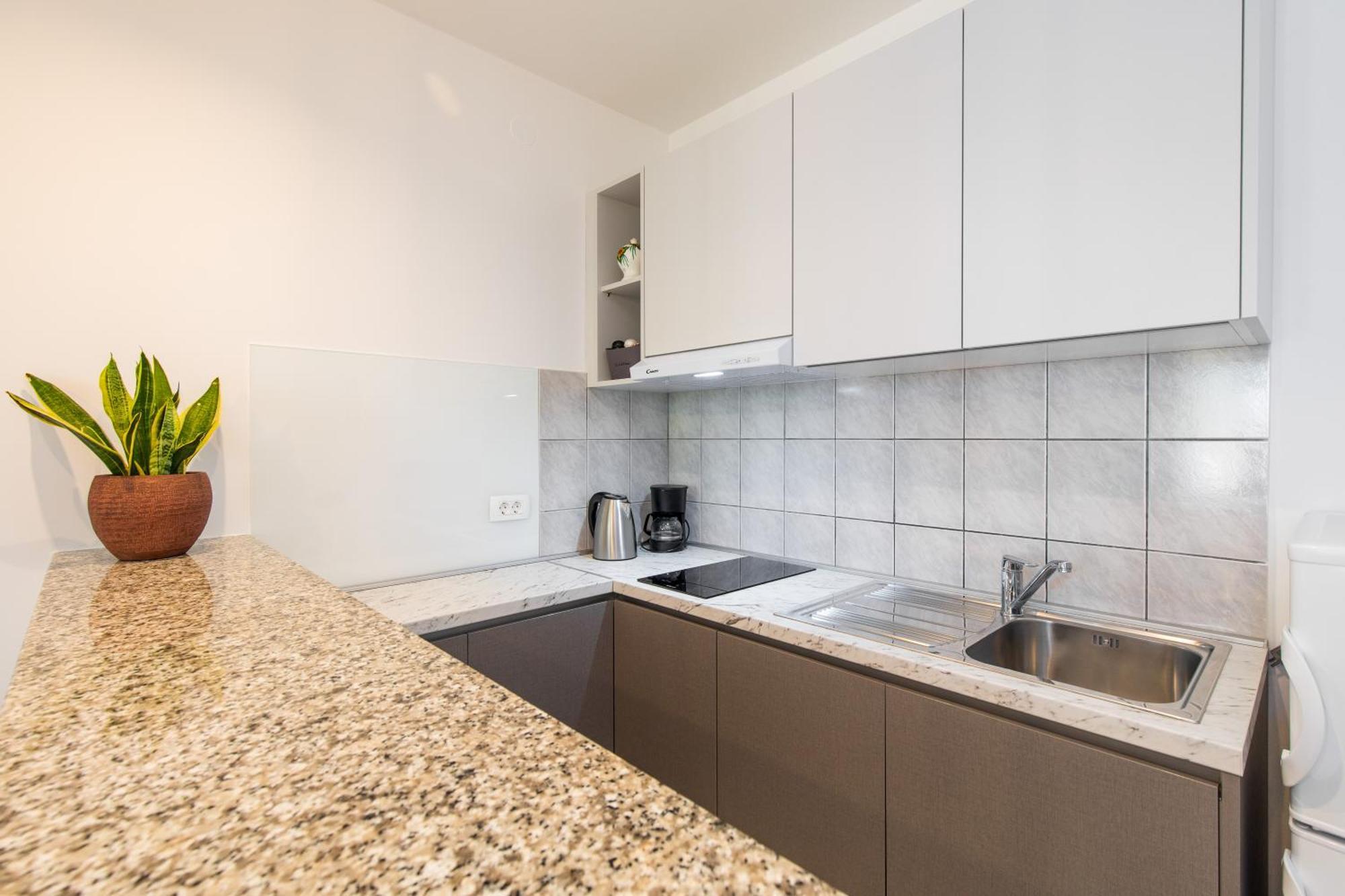 Apartmani Pina 克尔克 外观 照片