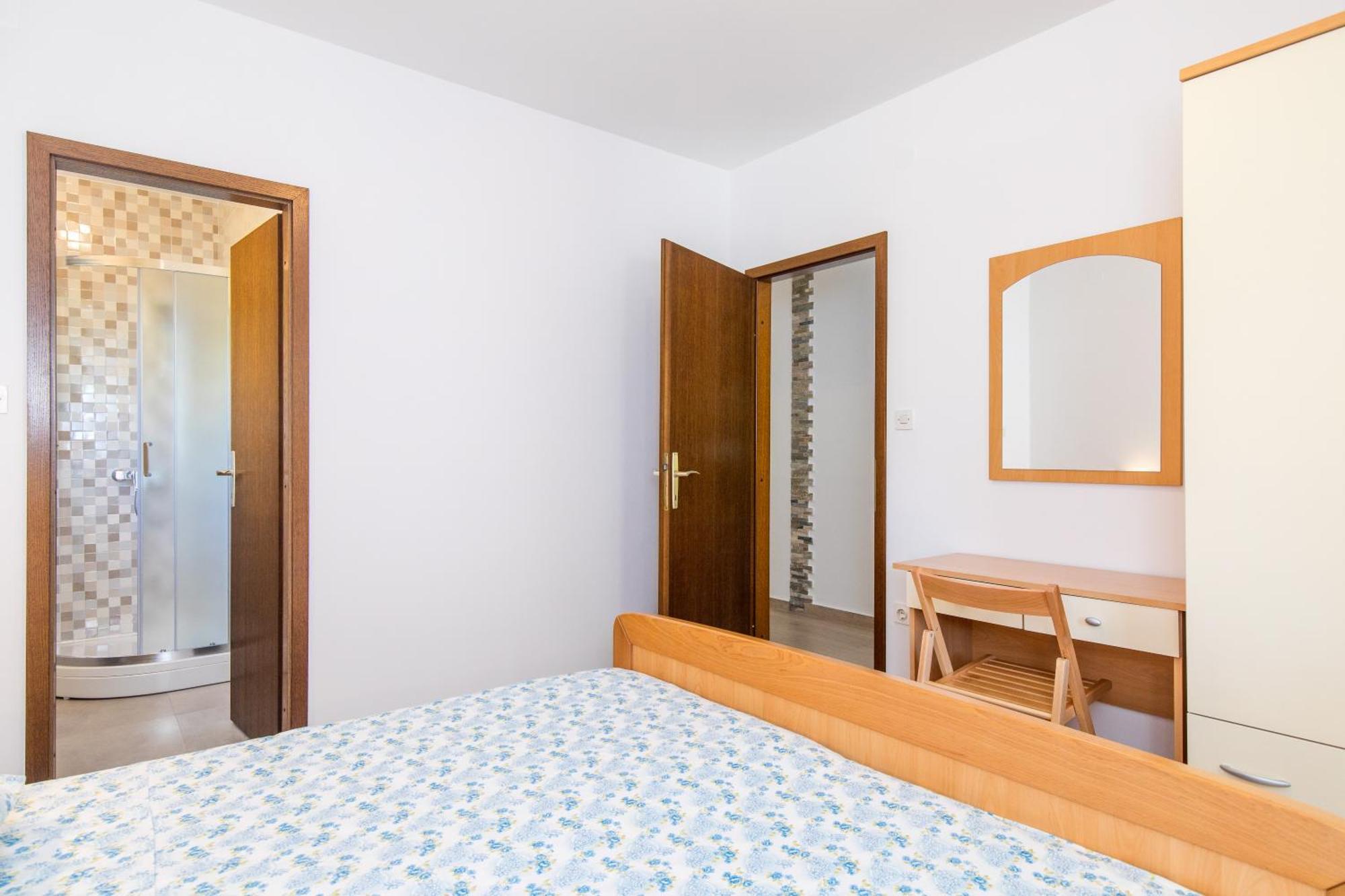 Apartmani Pina 克尔克 外观 照片