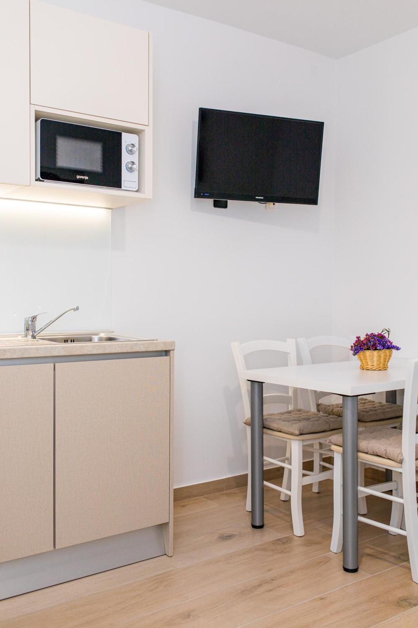 Apartmani Pina 克尔克 外观 照片