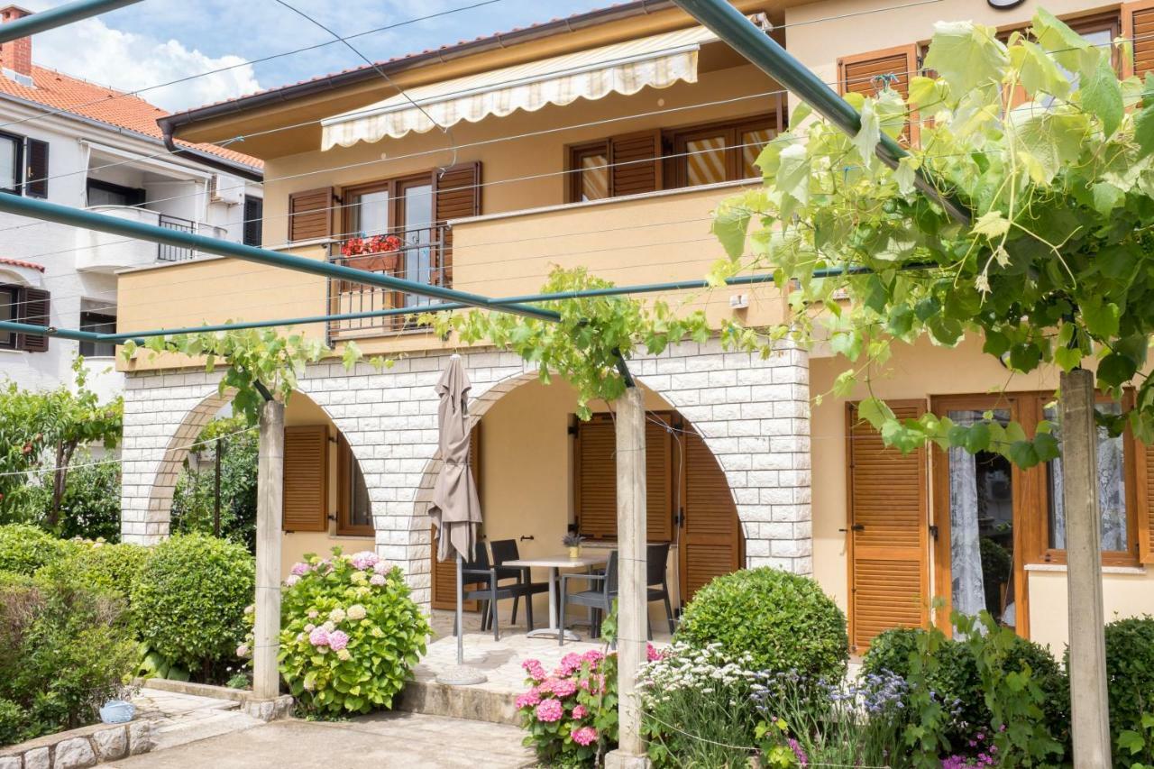 Apartmani Pina 克尔克 外观 照片